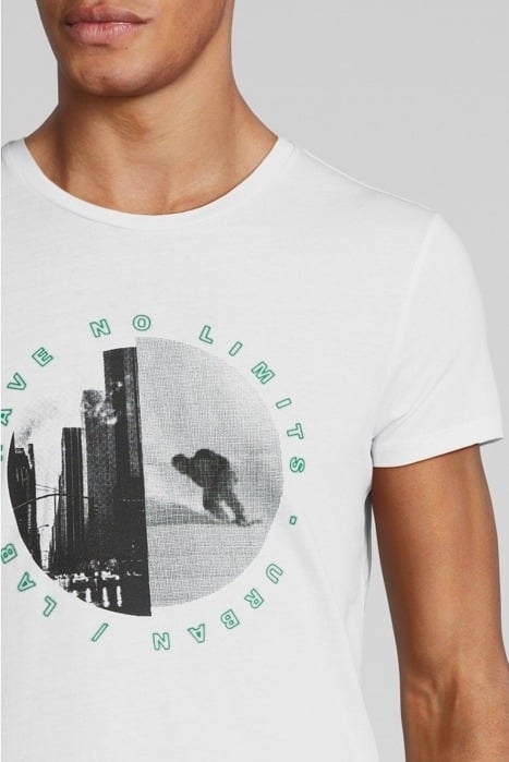 WHITE BUILDINGS IMAGE DRY FAST T-SHIRT WHITE 4