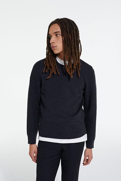ROUND NECK SWEATER WITH POINT DETAILS ON THE SIDE BLACK 1