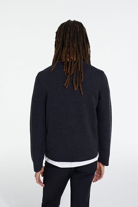 ROUND NECK SWEATER WITH POINT DETAILS ON THE SIDE BLACK 2
