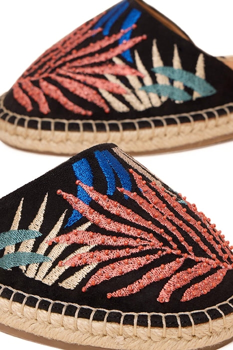 HONEYSUCKLE LEAF ESPADRILLE BLACK 3