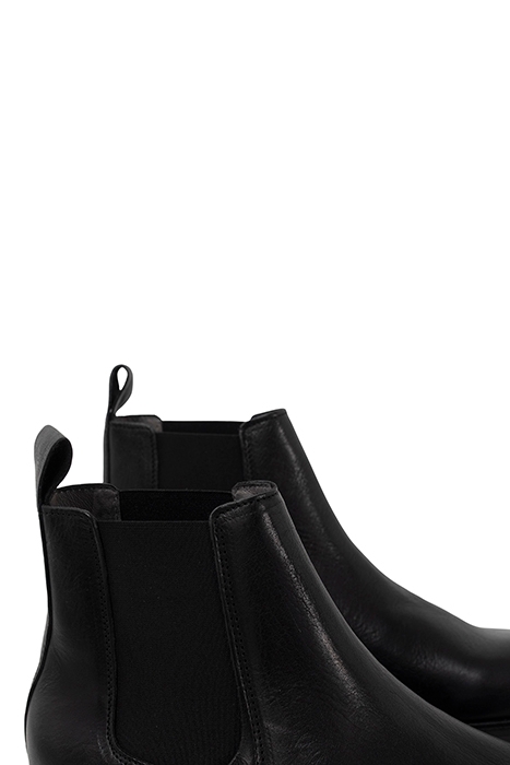 BLACK LEATHER LUGGED SOLE CHELSEA BOOTS BLACK 7