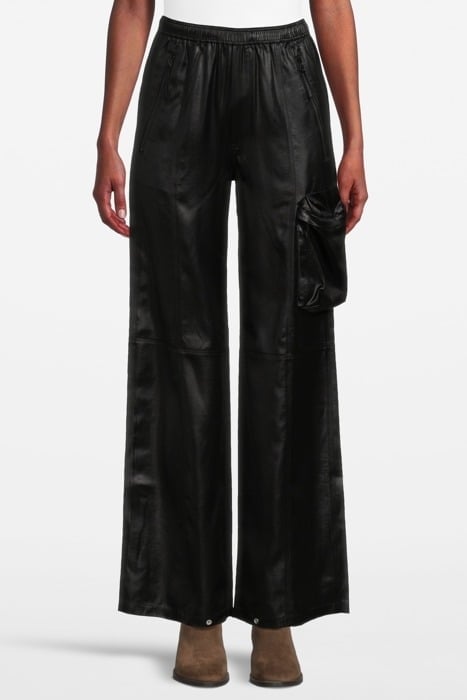 SHINY CARGO TRACKPANTS BLACK 1