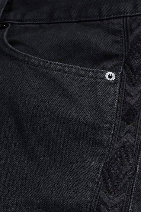 JEAN STRAIGHT NOIR DELAVE AVEC BRODERIE BLACK WASHED 7