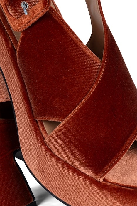 RETRO HEELED PLATFORM CROSS SANDAL VELVET CARAMEL CAFÉ 3