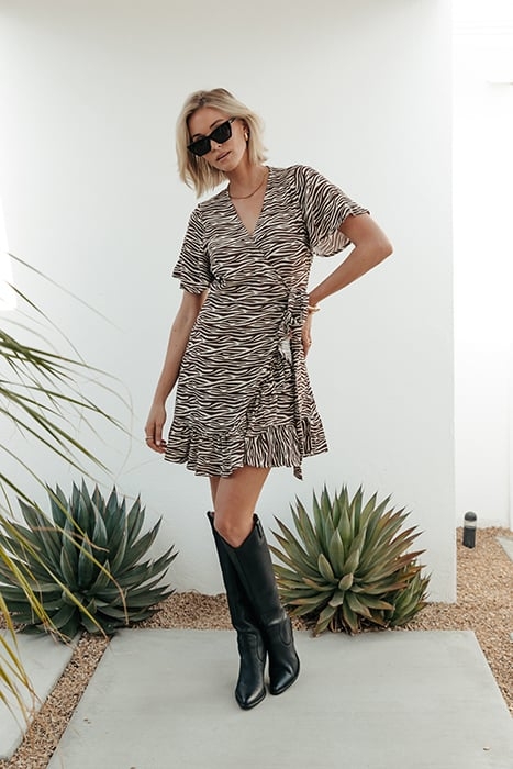 TELSI ZEBRA SHORT SLEEVE REAL WRAP DRESS SS DARK BROWN 1