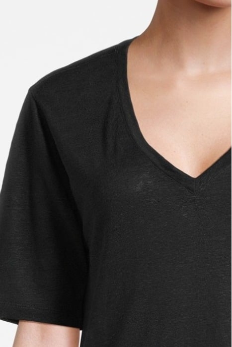 KEELIA V-NECK TEE BLACK 4