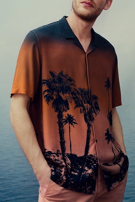 LENZING™ ECOVERO™ REGULAR SHIRT WITH PALM TREE IMAGE 6