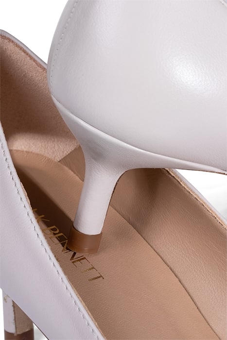 AUDREY POINTED COURT HEEL ECRU 4