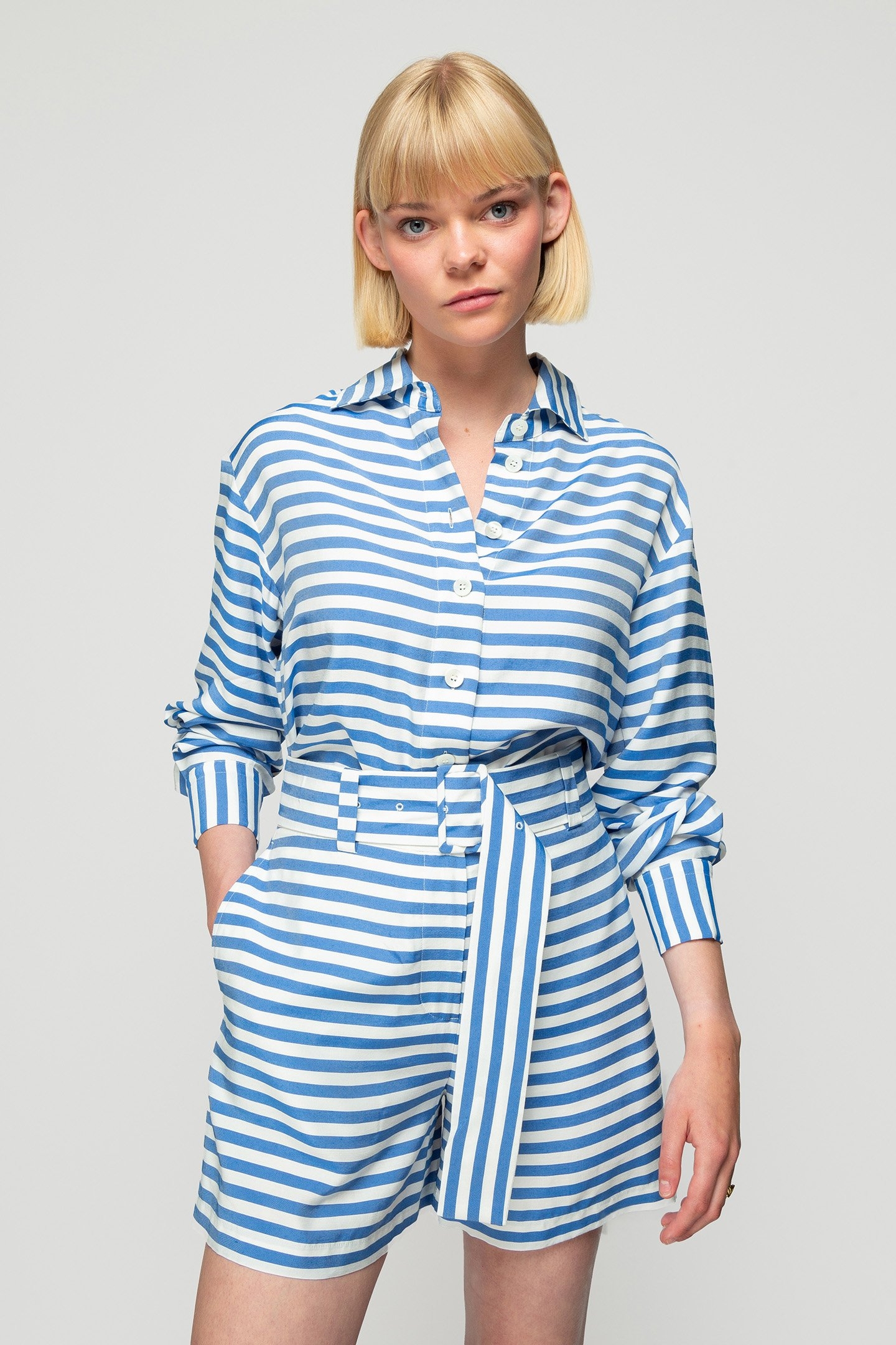 CLEAN STRIPE SHORT COBALT/OFF WHITE 1