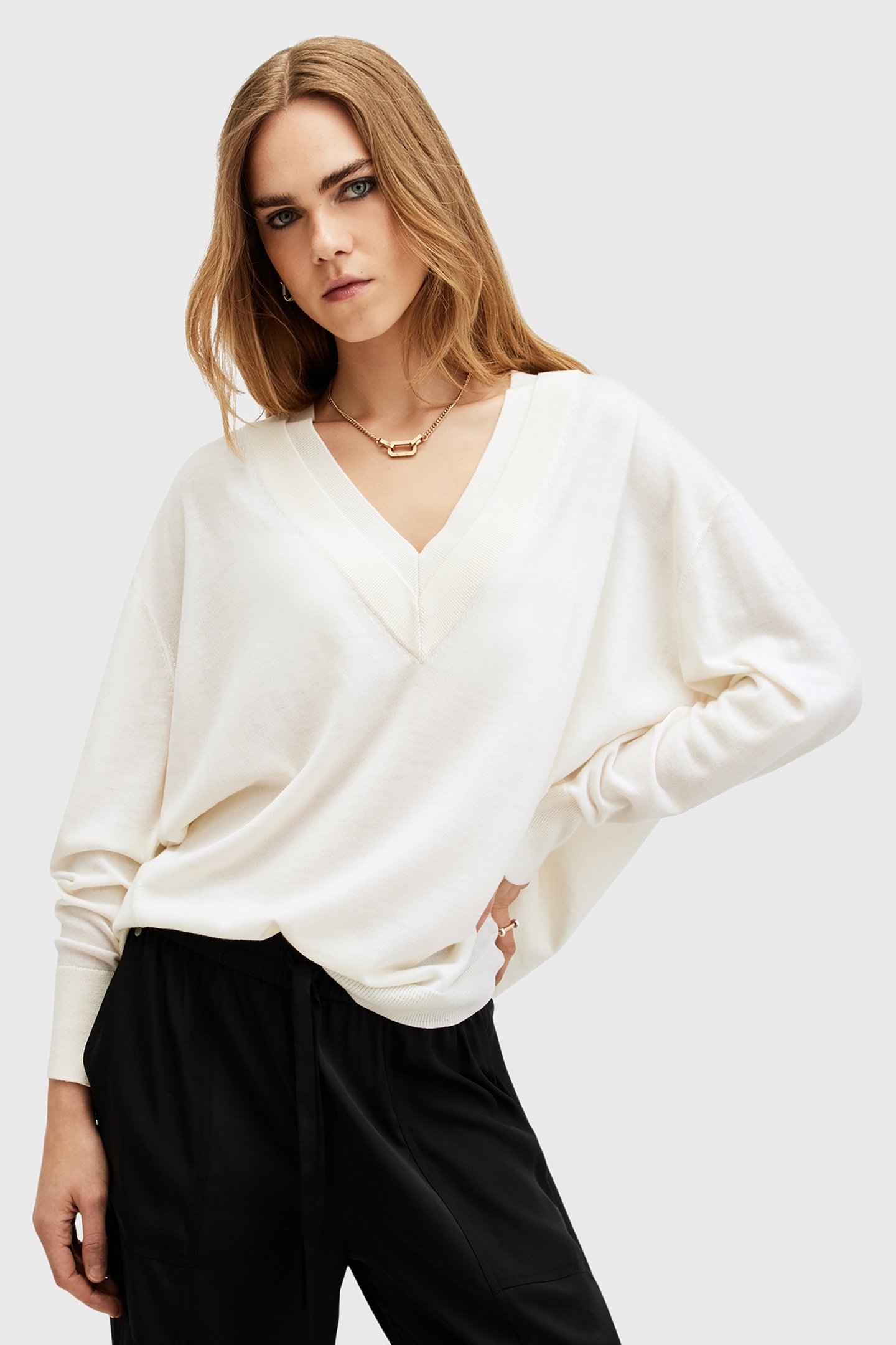 BERN V NECK CHALK WHITE 1