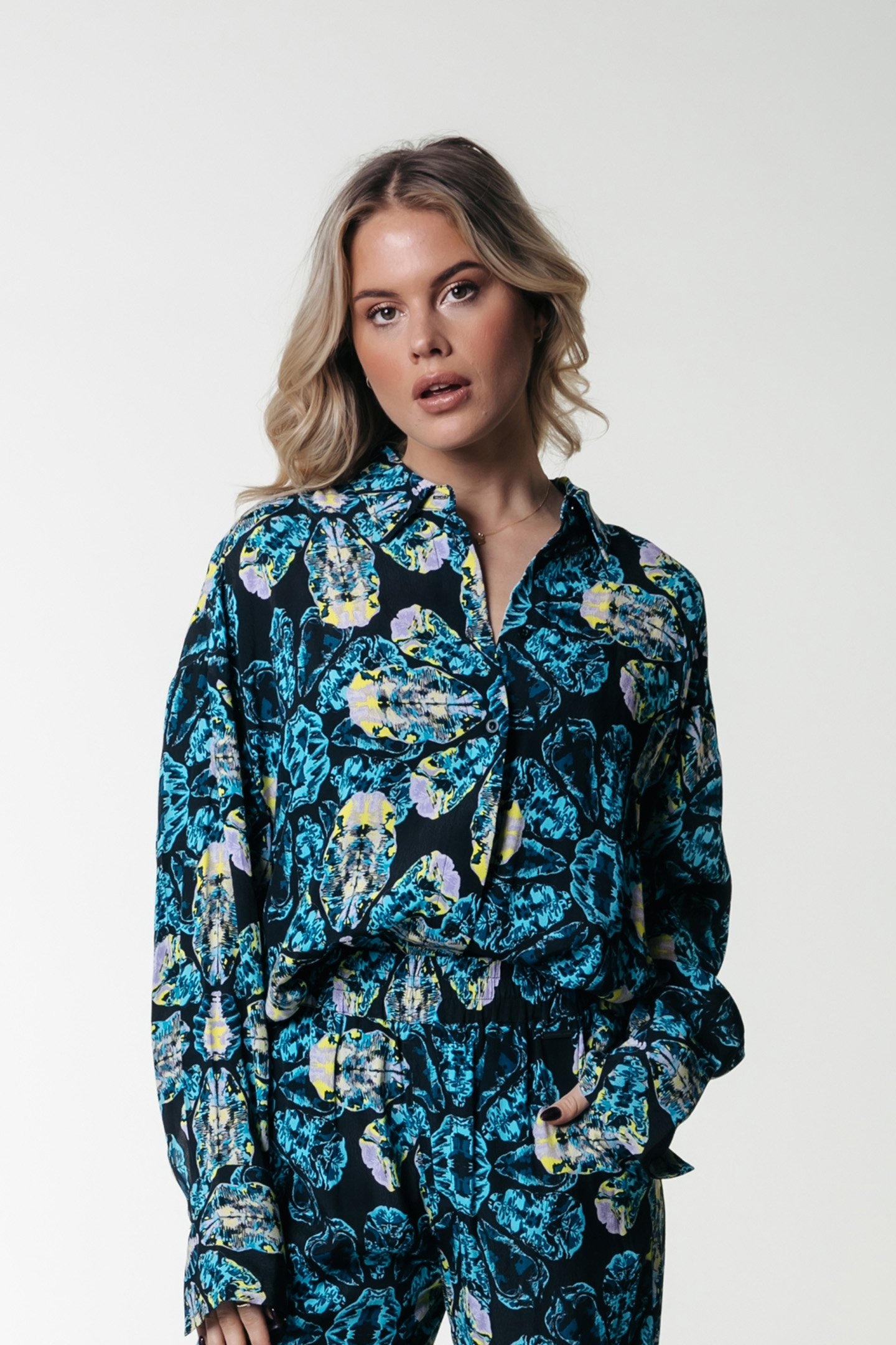 TALIA DIGITAL FLOWER OVERSIZED BLOUSE SOFT BLUE 1