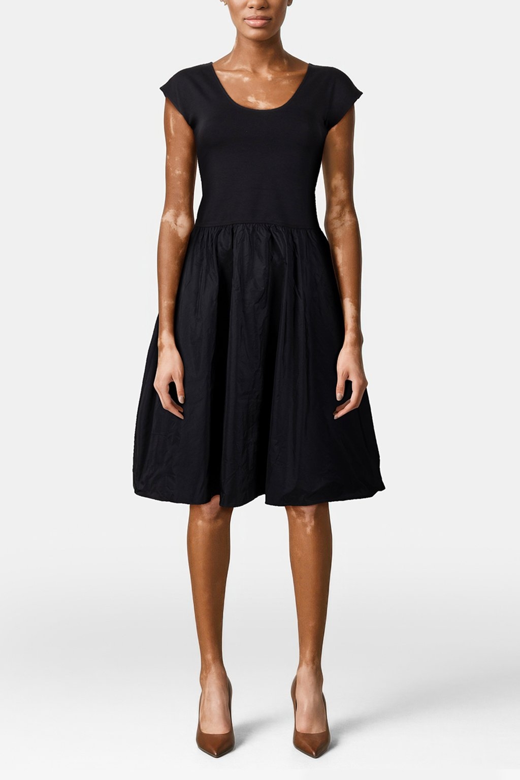 FLARED OPEN-NK SS DRESS BLACK 1