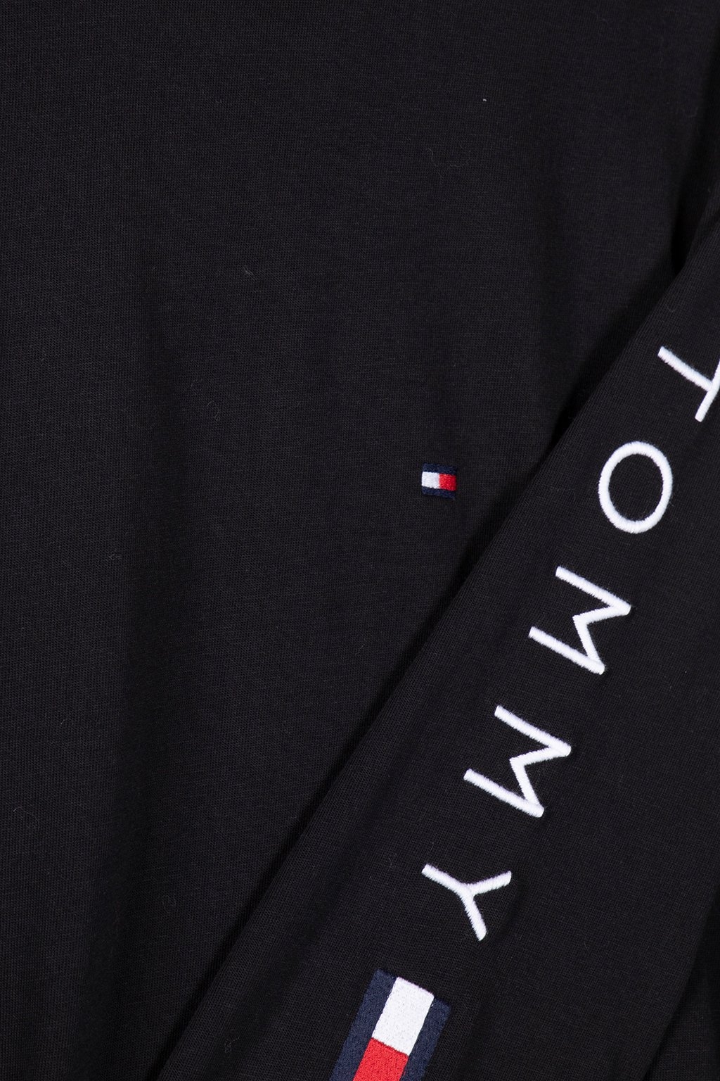 TOMMY LOGO LONG SLEEVE REGULAR FIT LONG SLEEVE TEE BLACK 4