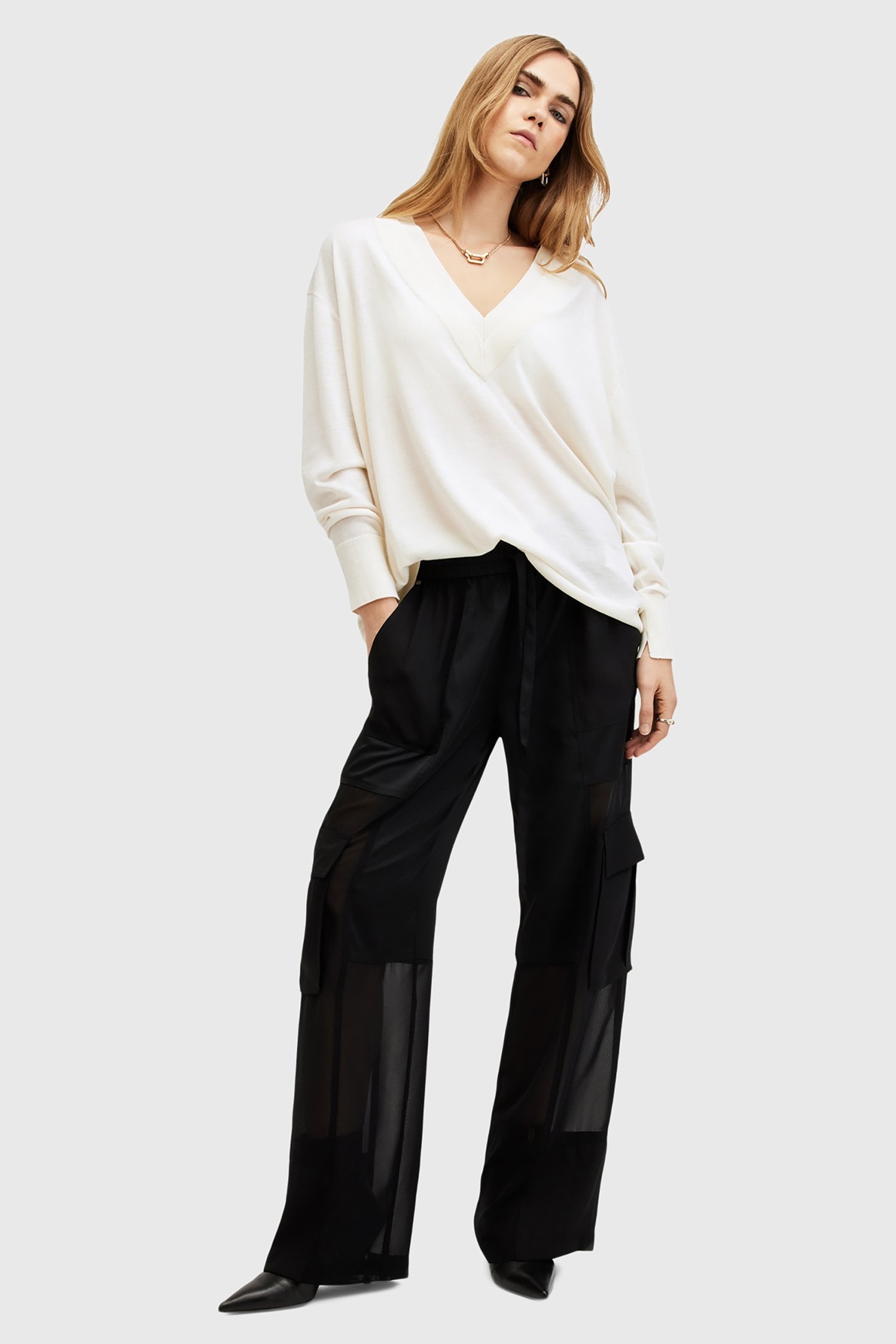 BERN V NECK CHALK WHITE 5