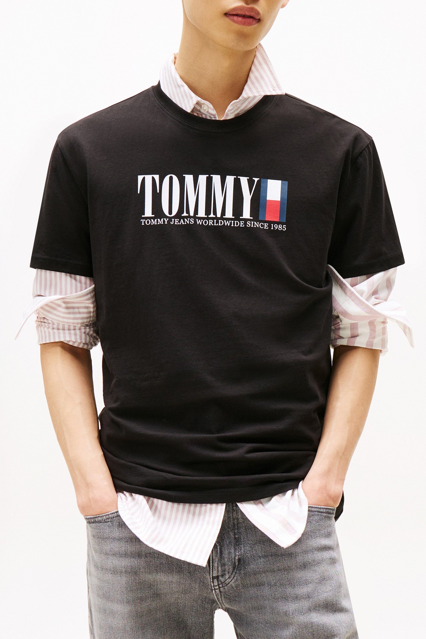 TJM REG TOMMY DNA FLAG STANDARD FIT T-SHIRT BLACK 1