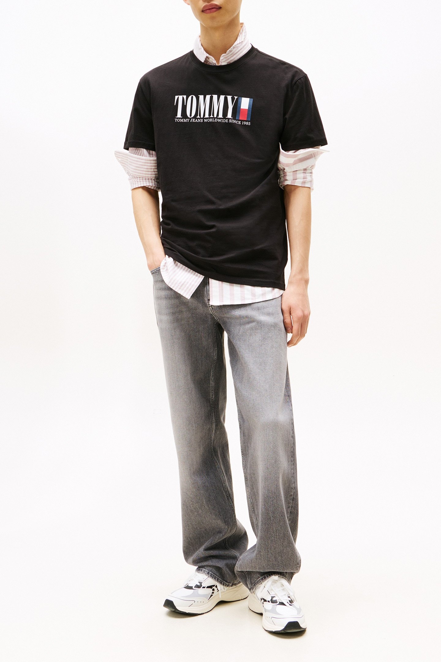 TJM REG TOMMY DNA FLAG STANDARD FIT T-SHIRT BLACK 2