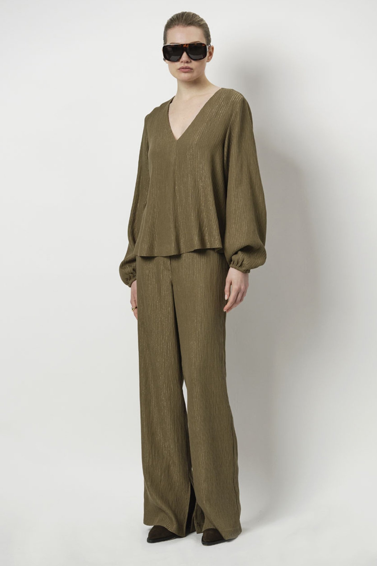 STARDOM V-NECK TOP OLIVE BALSAMIC 1