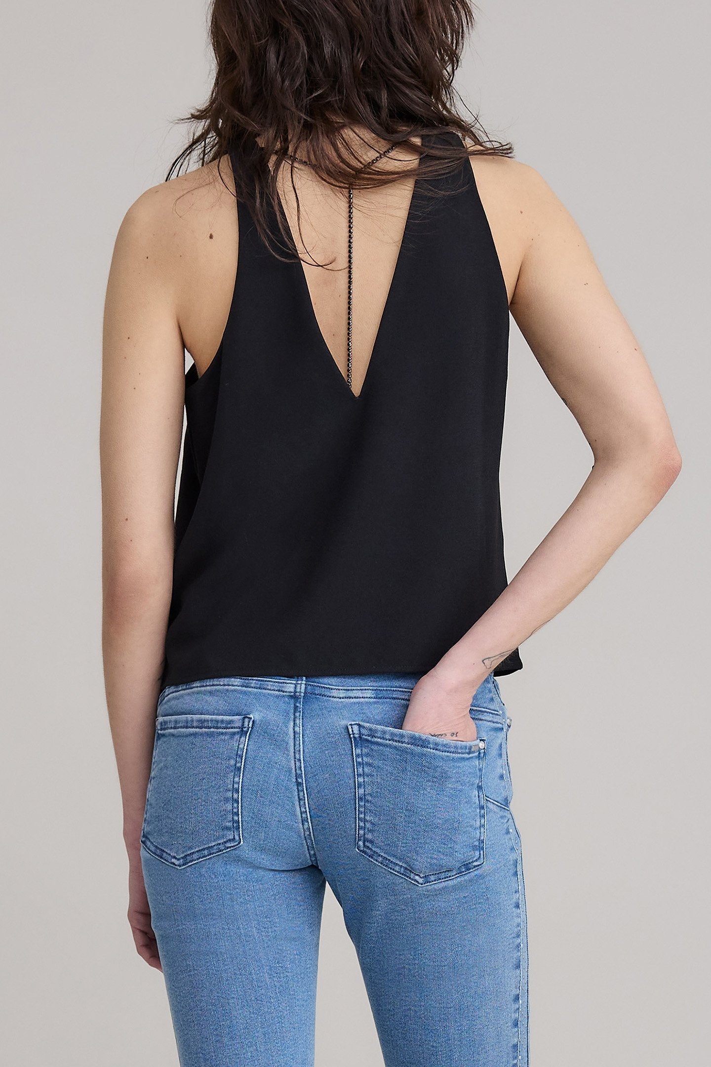 BLACK TOP WITH REMOVABLE RHINESTONE JEWEL ON BACK 2