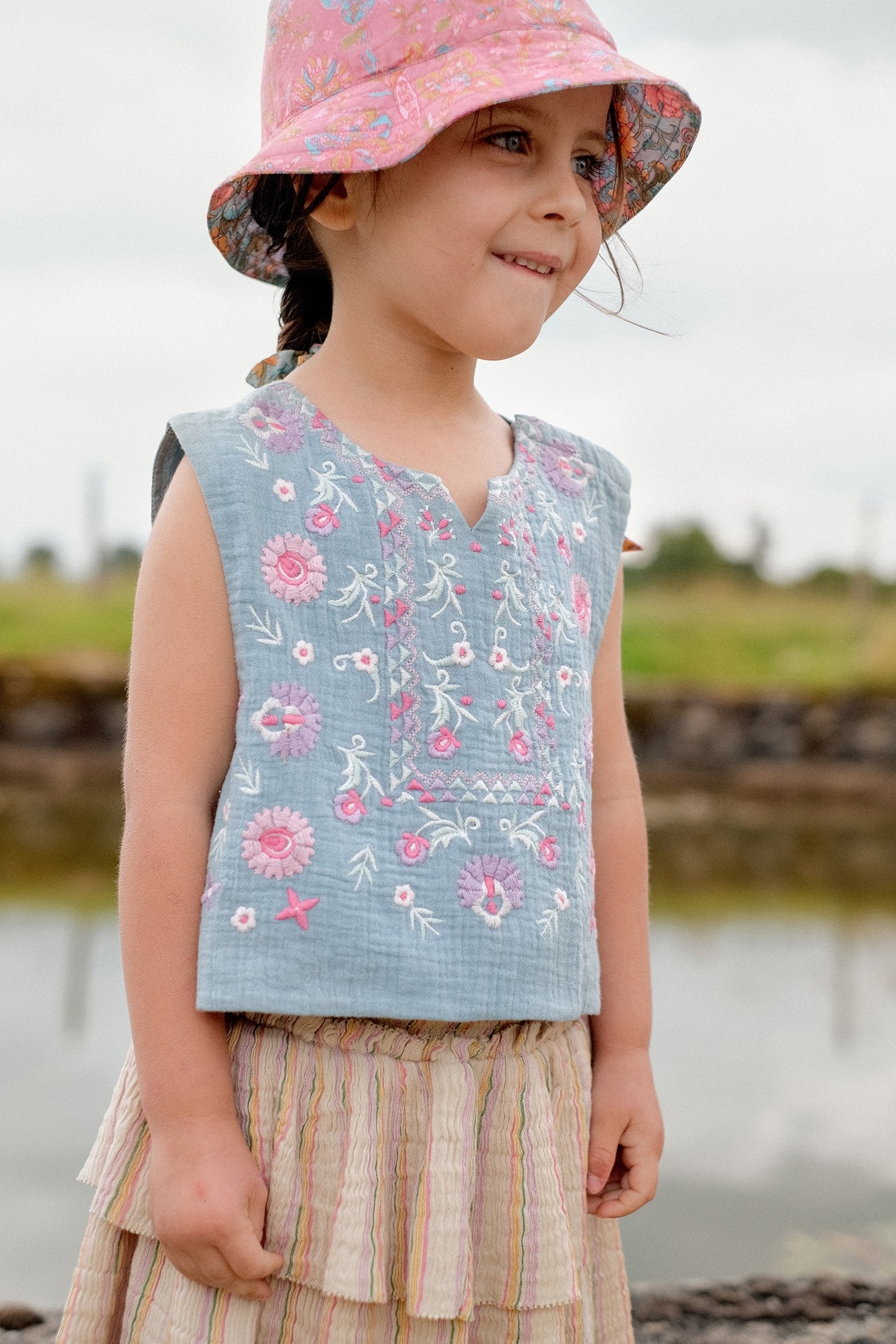 SUN HAT LAJIK WATER RIVER FLOWERS 6