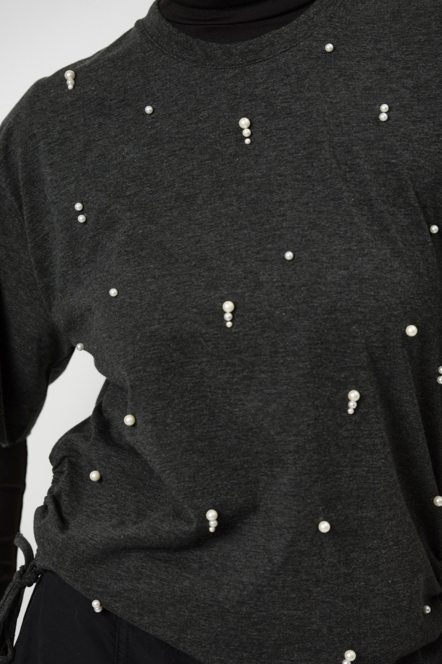 LUXOR PEARL EMBELLISHED TEE DARK HEATHER GREY 5