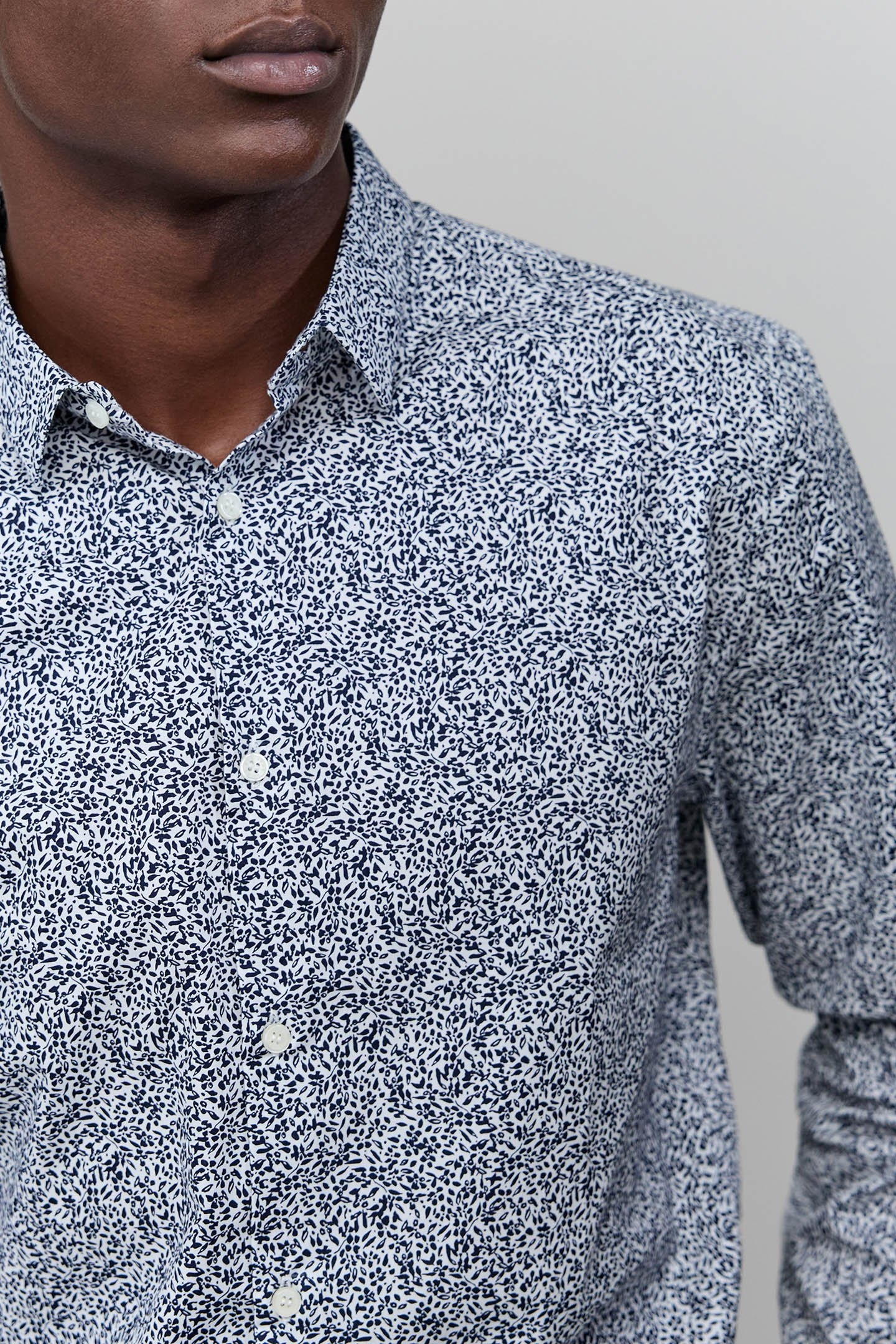 OFF-WHITE SLIM SHIRT IN NAVY VEGETABLE PRINT 5