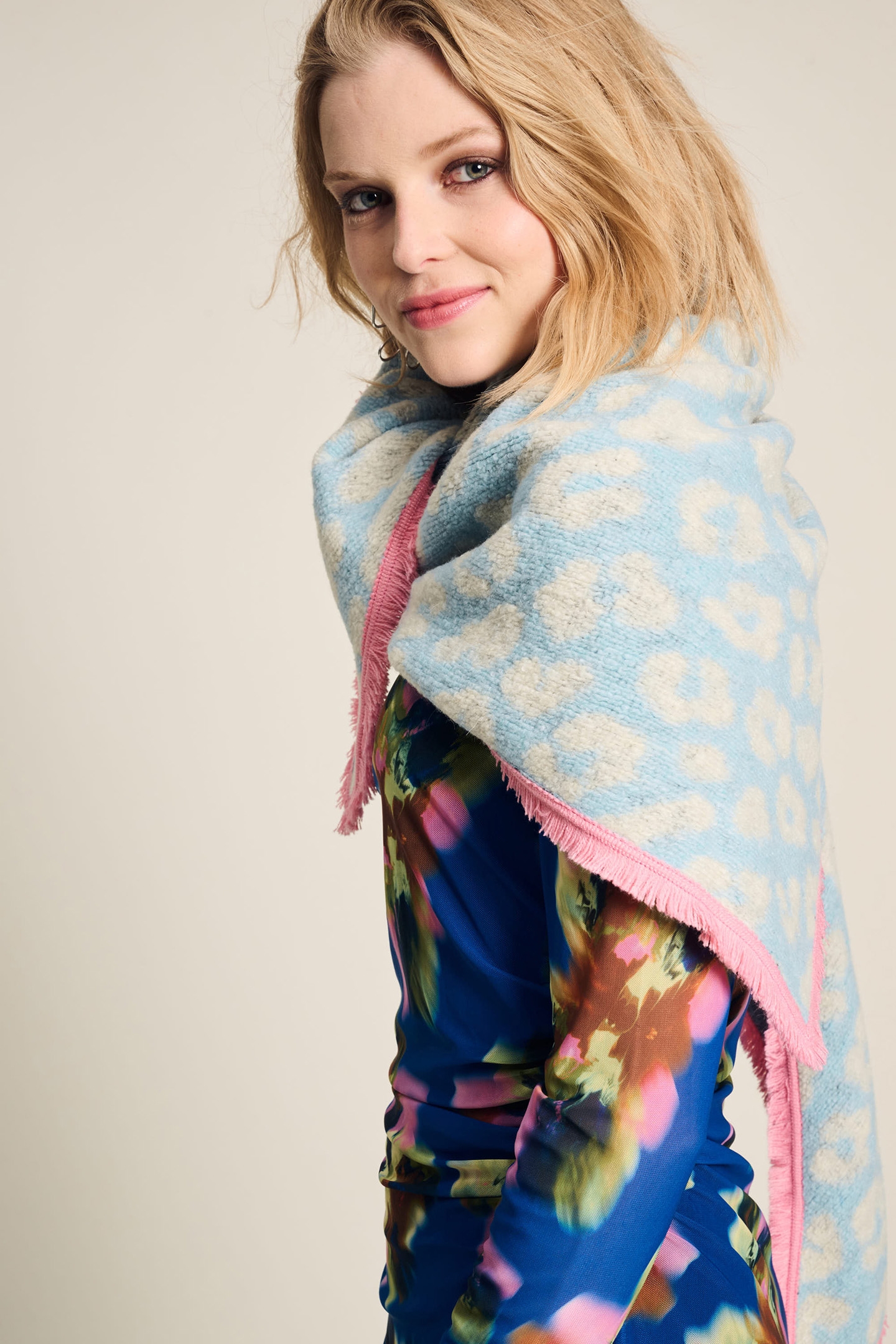 SHAWL - ANIMAL BLUE ECRU 2