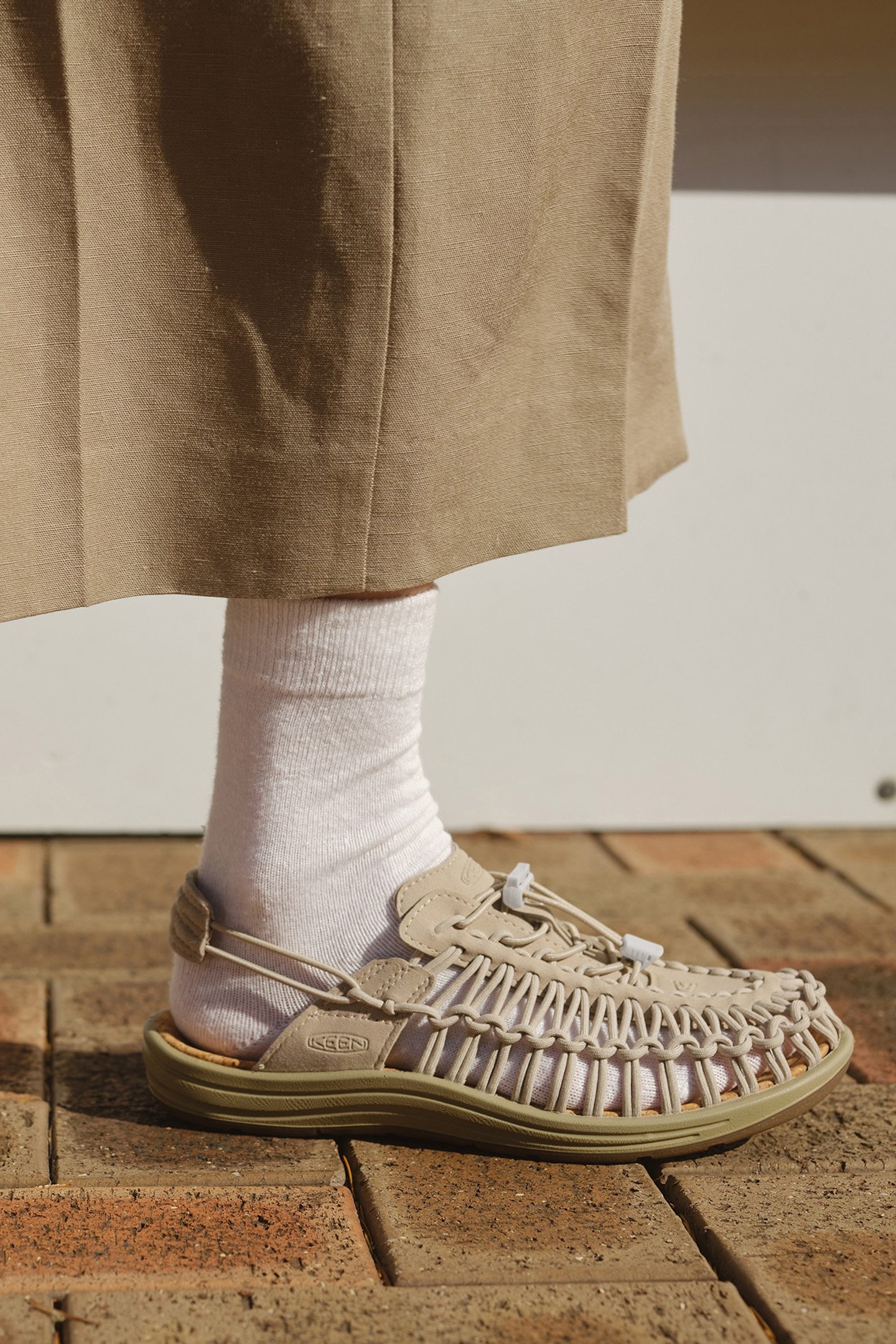 UNISEX UNEEK II CONVERTIBLE PLAZA TAUPE/PLAZA 2