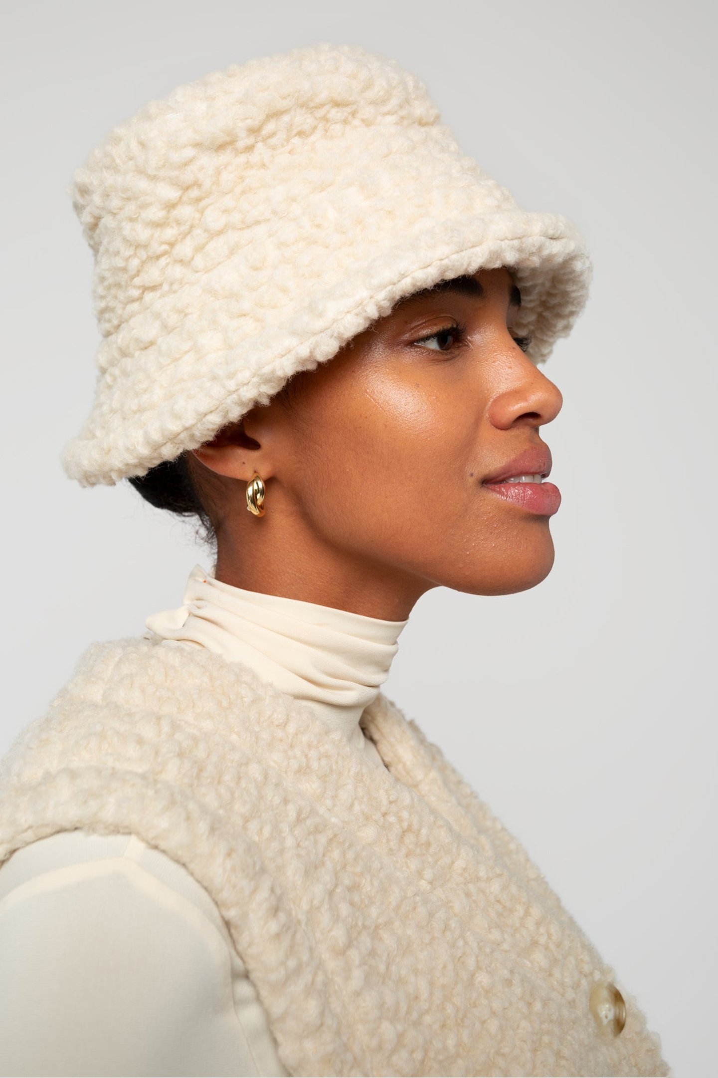 MUTS/PET SHEEP BUCKET HAT POOLBEER 2