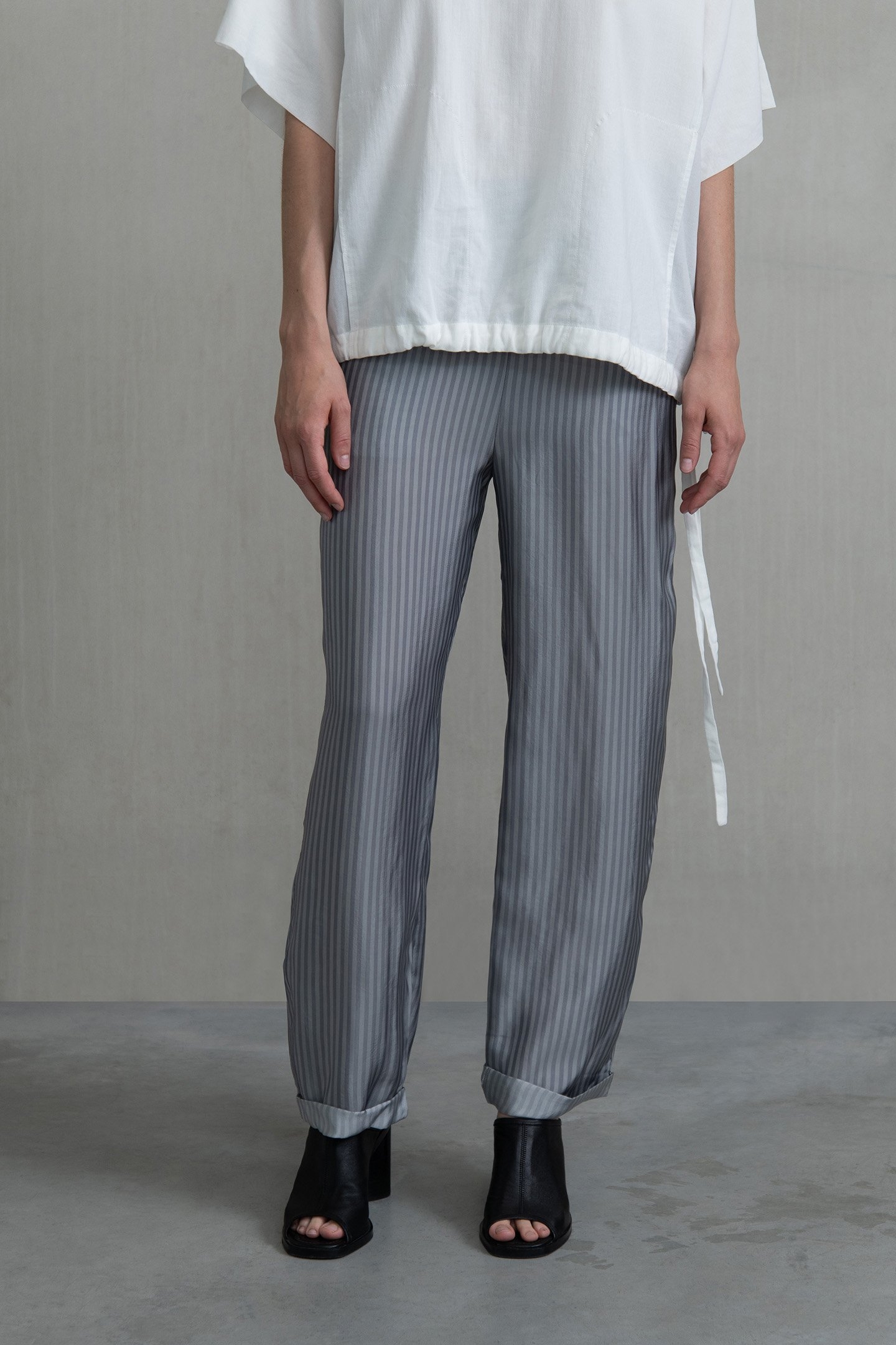 SANDA R TROUSERS IRON 1