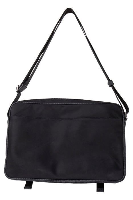 UTILITY FLAP MESSENGER BAG IN BLACK 3