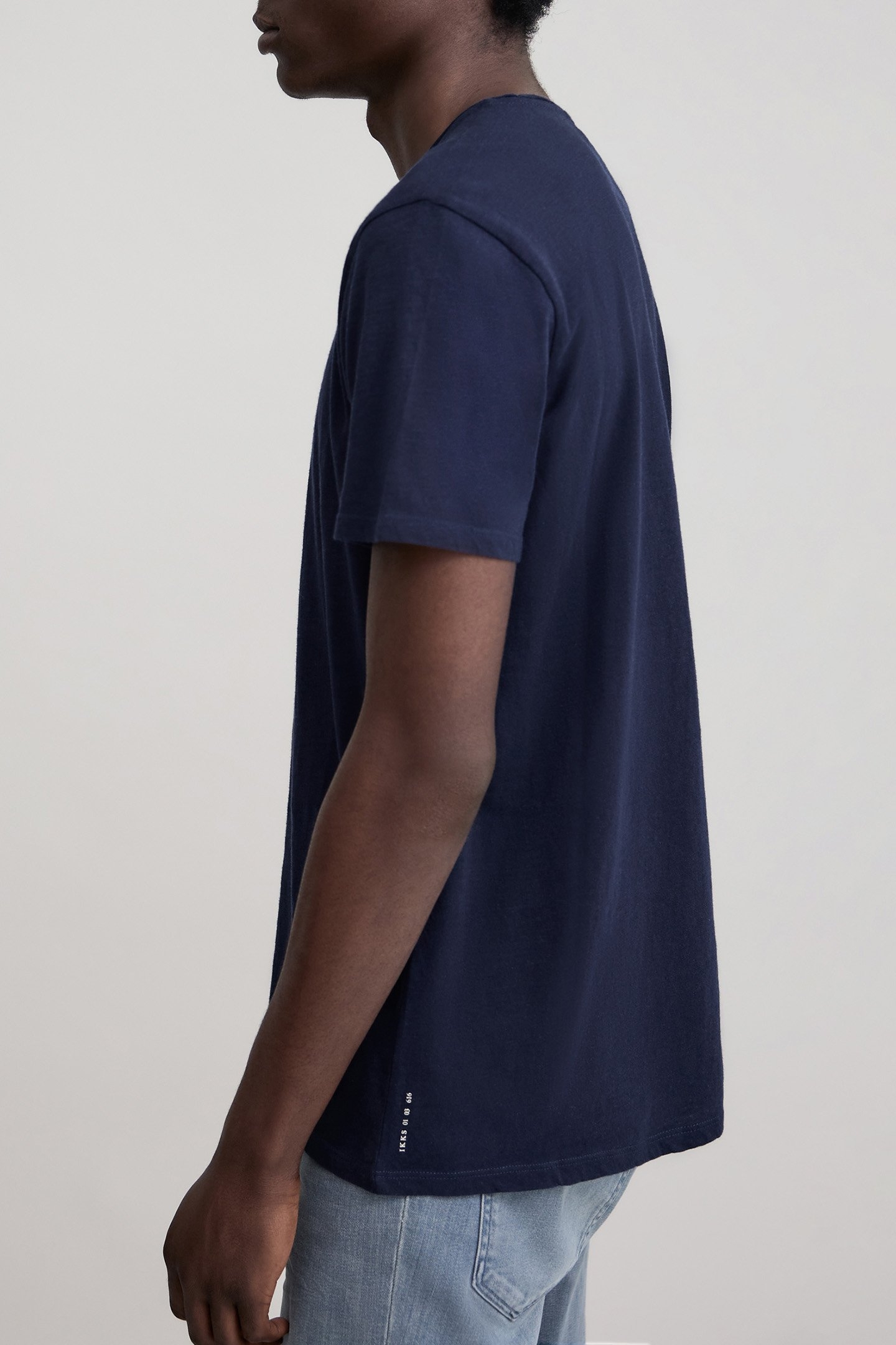 INDIGO ORGANIC COTTON ESSENTIAL ROUND-NECK T-SHIRT 5