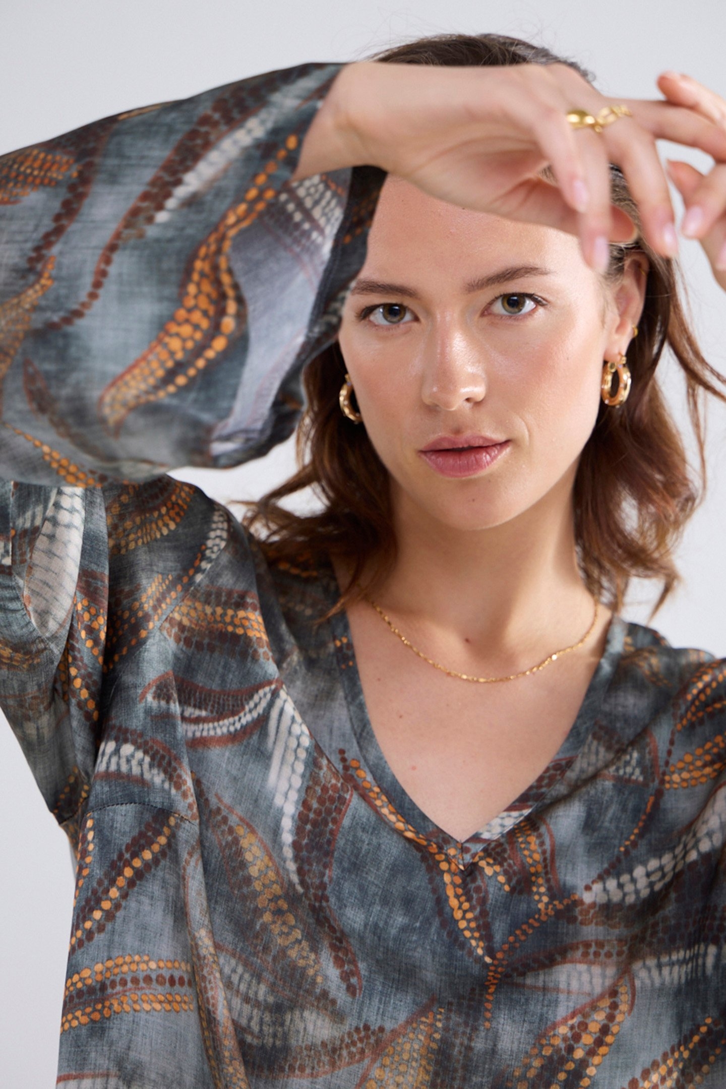 TOP V NECK DOTTED LEAFS GREYS 4