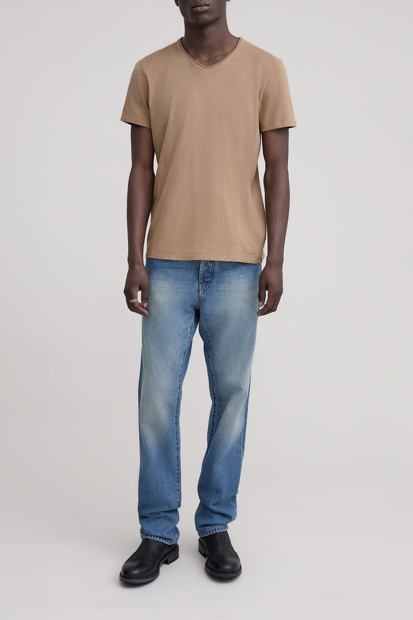 BEIGE ORGANIC COTTON ESSENTIAL V-NECK T-SHIRT 2