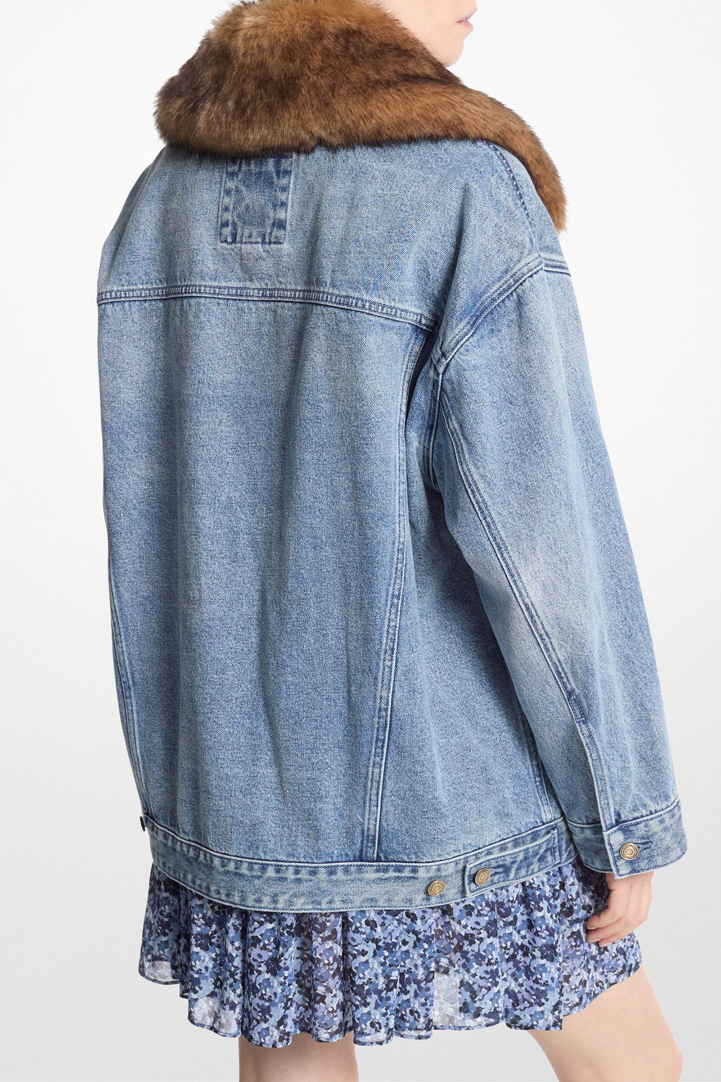 OVERSIZED DENIM JACKET IN LIGHT WASH BLUE 2