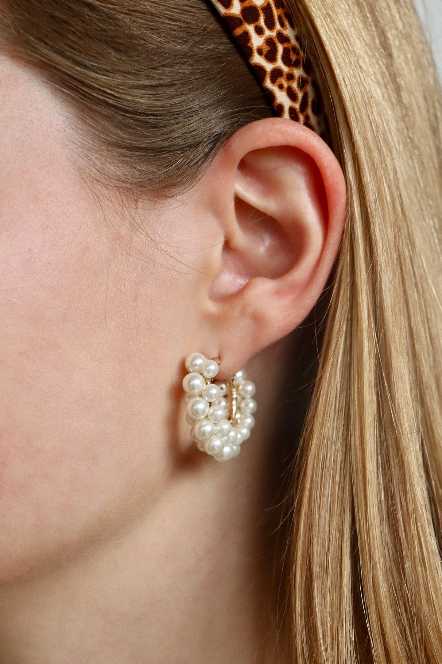 ESTATE MINI PEARL HOOPS CREAM 2