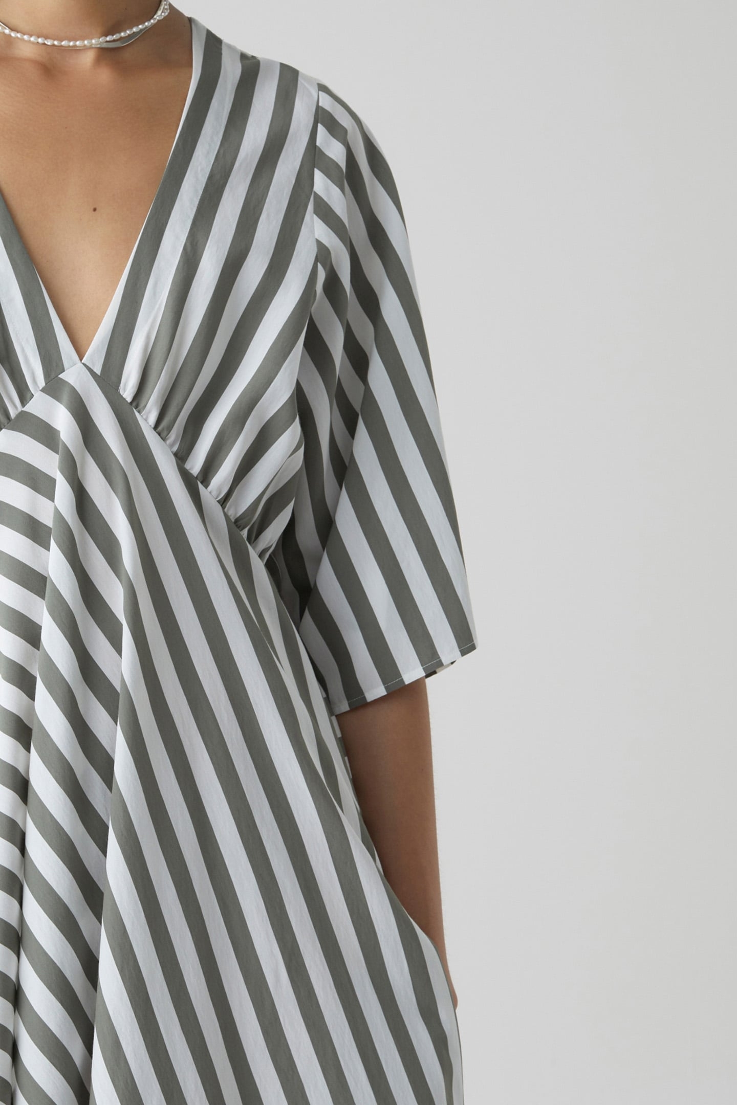 V-NECK DRESS DRESSES LIGHT MOSS GREEN 4