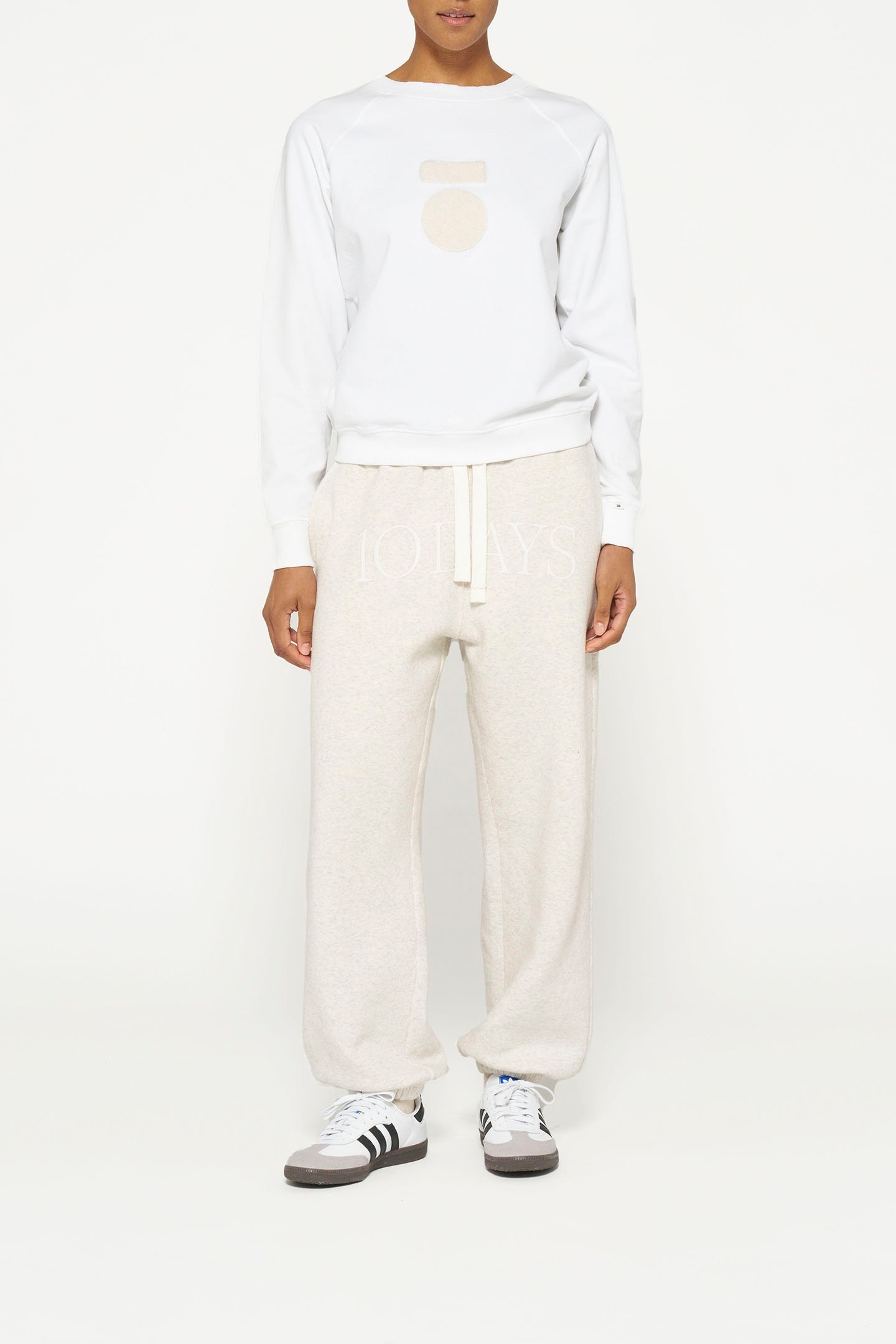 THE CREW NECK SWEATER WHITE 3