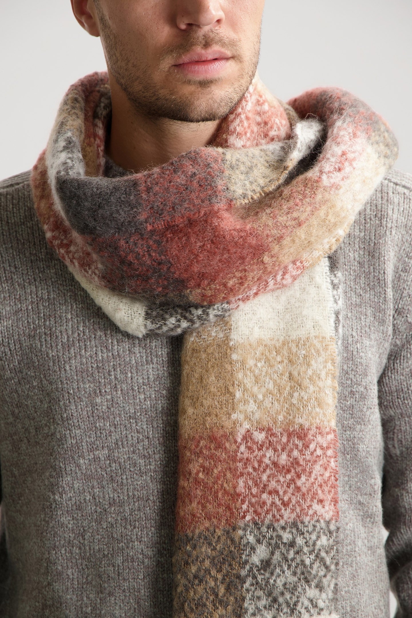 DS_BIG BLOCK CHECK SHAWL RAVEN 4