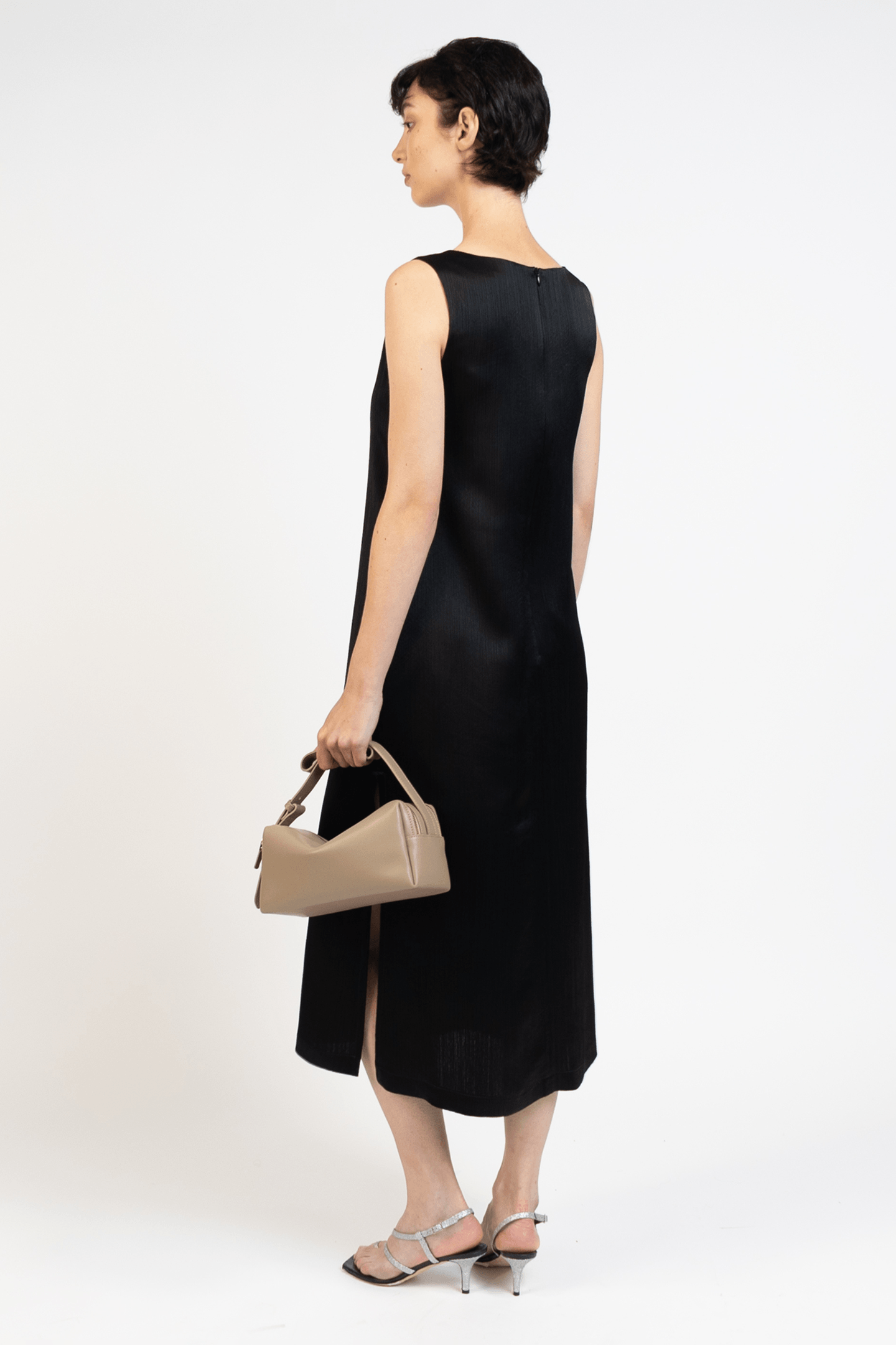 SLEEVELESS MAXI DRESS TEXTURED BLACK 1