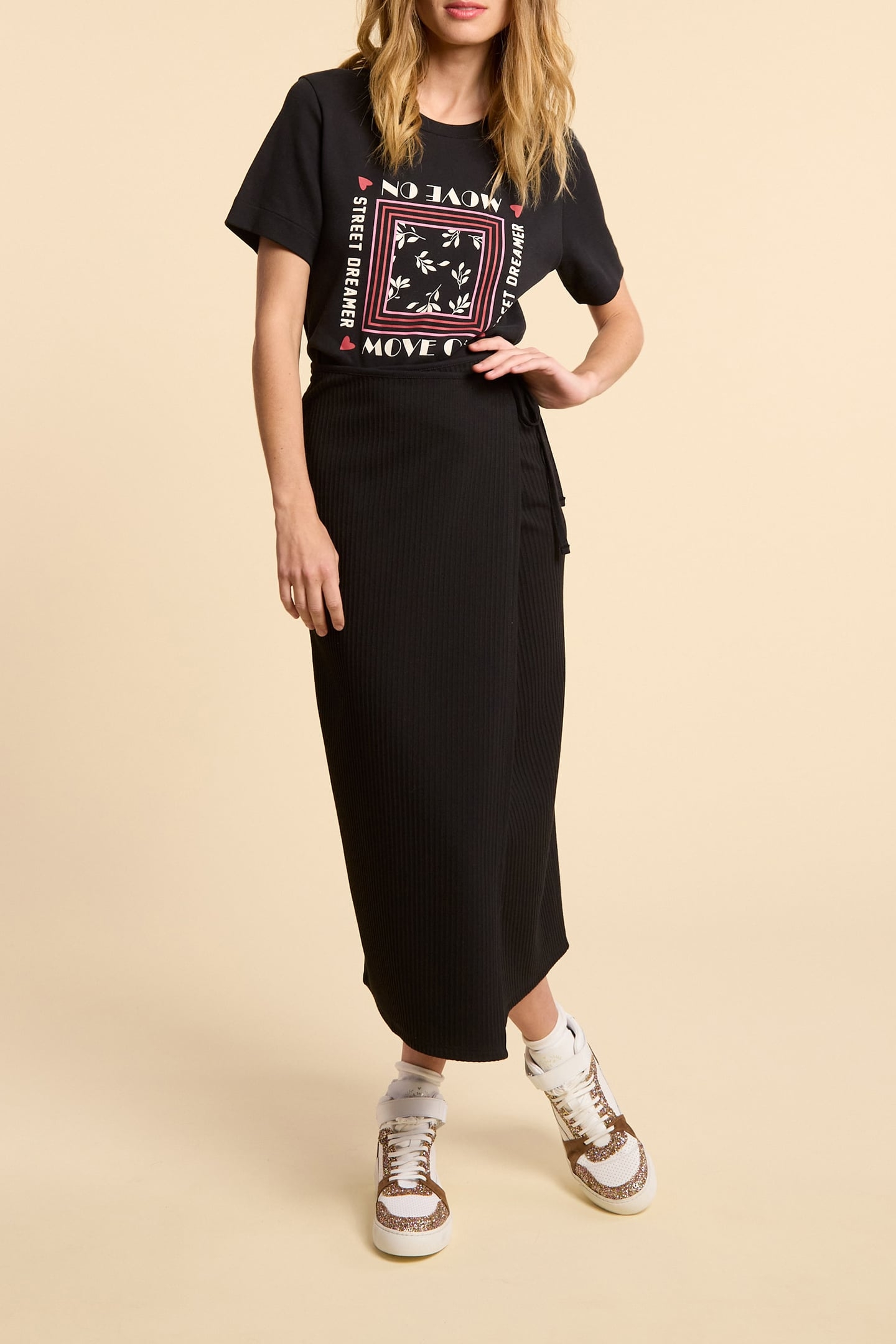 BLACK T-SHIRT WITH SLOGAN FRAME IMAGE BLACK 1