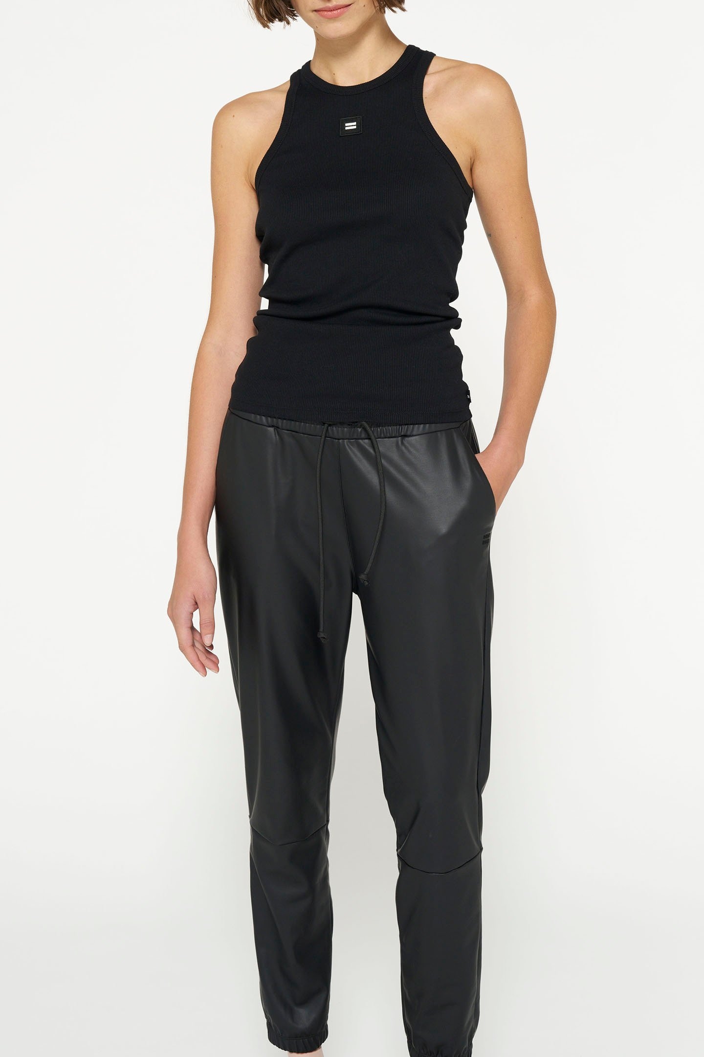 THE LEATHERLOOK CROPPED JOGGER BLACK 5
