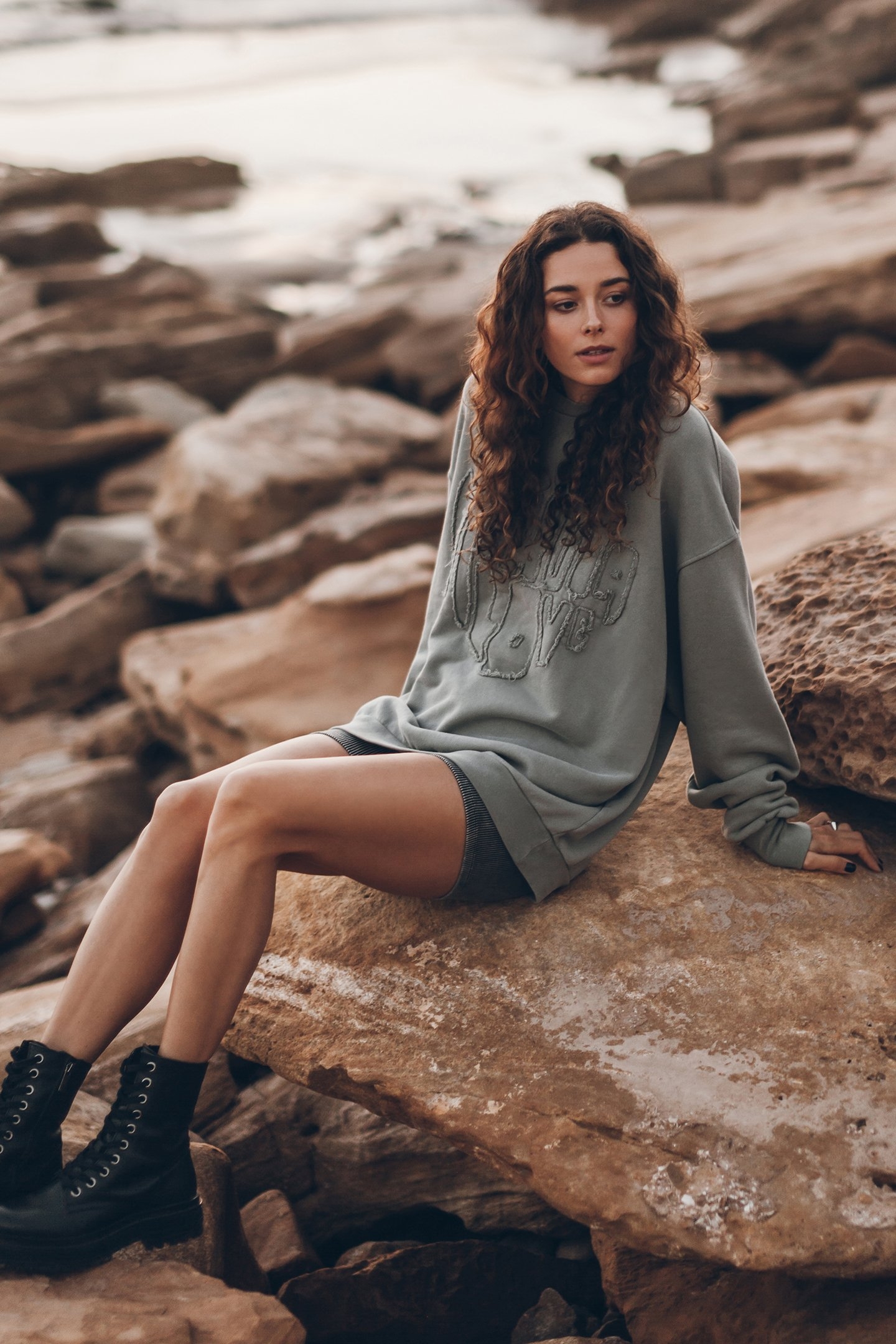 THE GREEN FADED LOVE RELAXED SWEATER 3