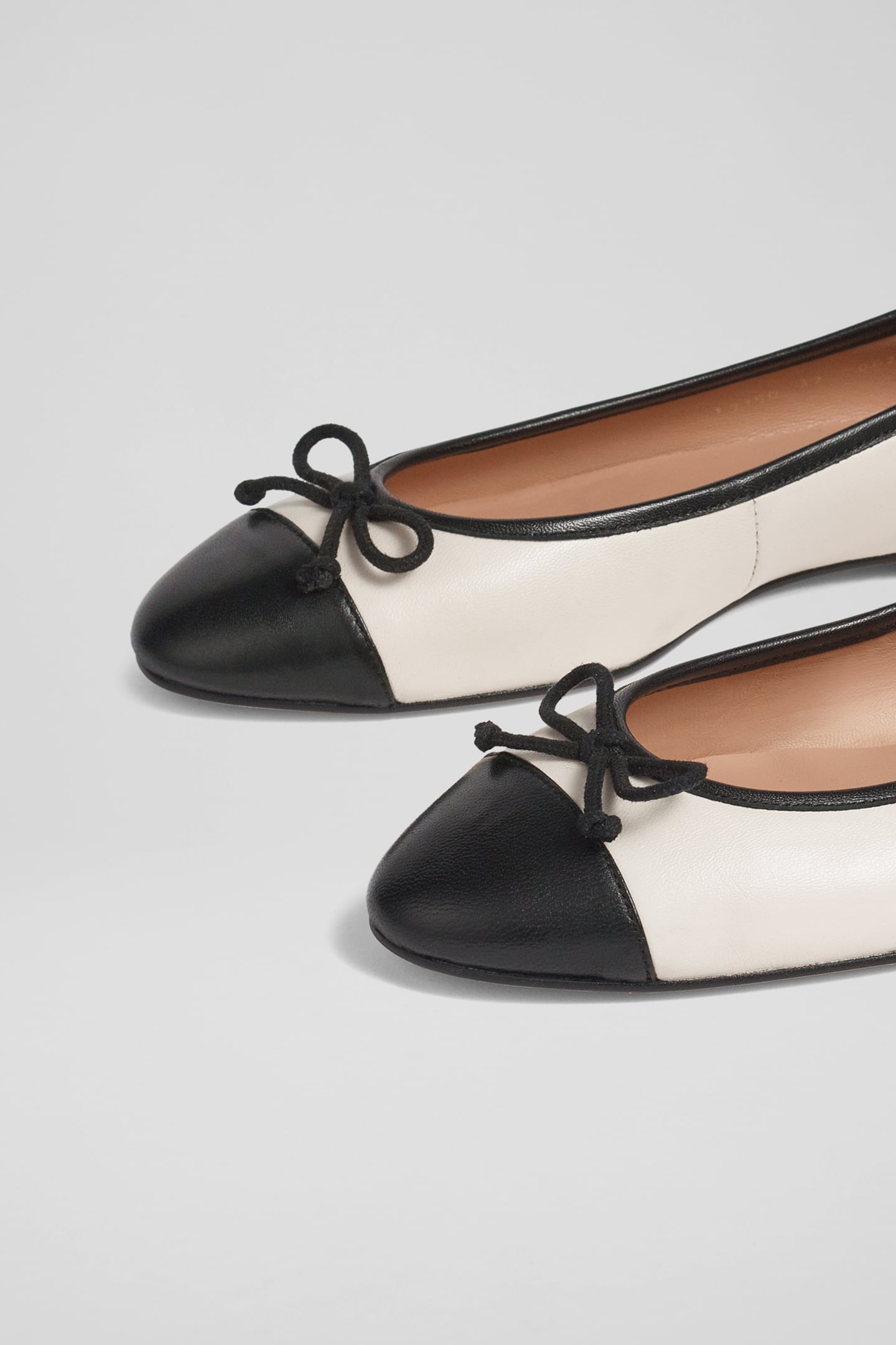 KARA - TOE CAP BALLERINA WHITE/BLACK 4