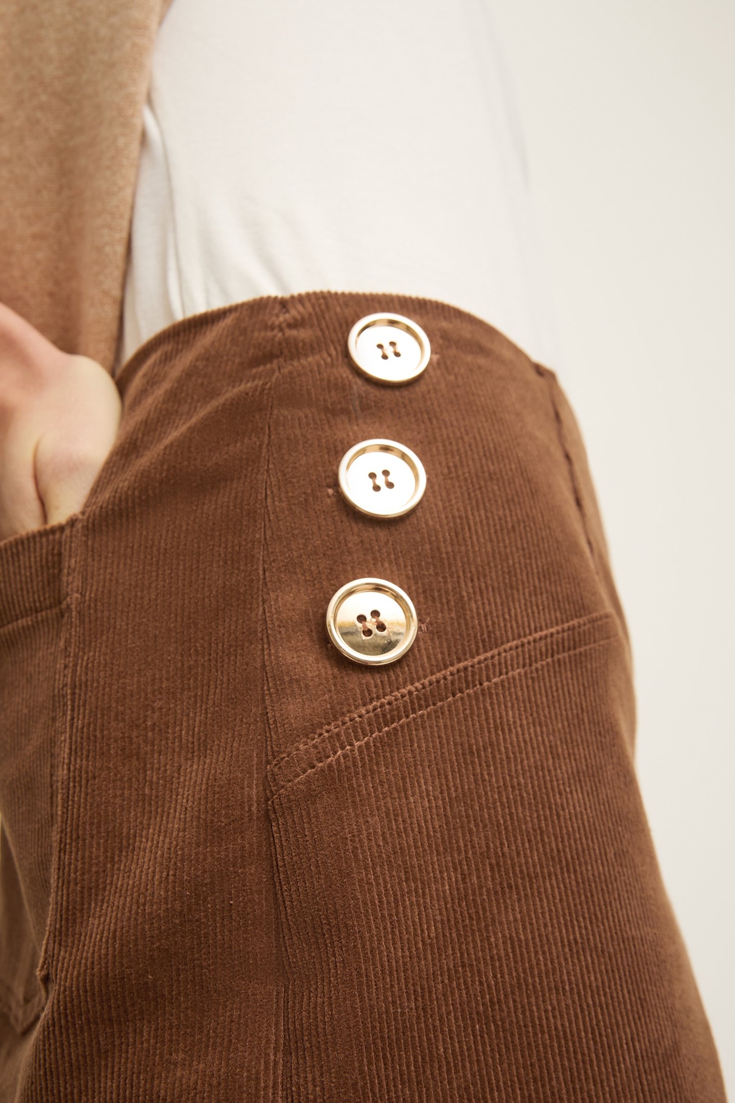 TR HANS CORD TROUSER CHOCOLATE 5