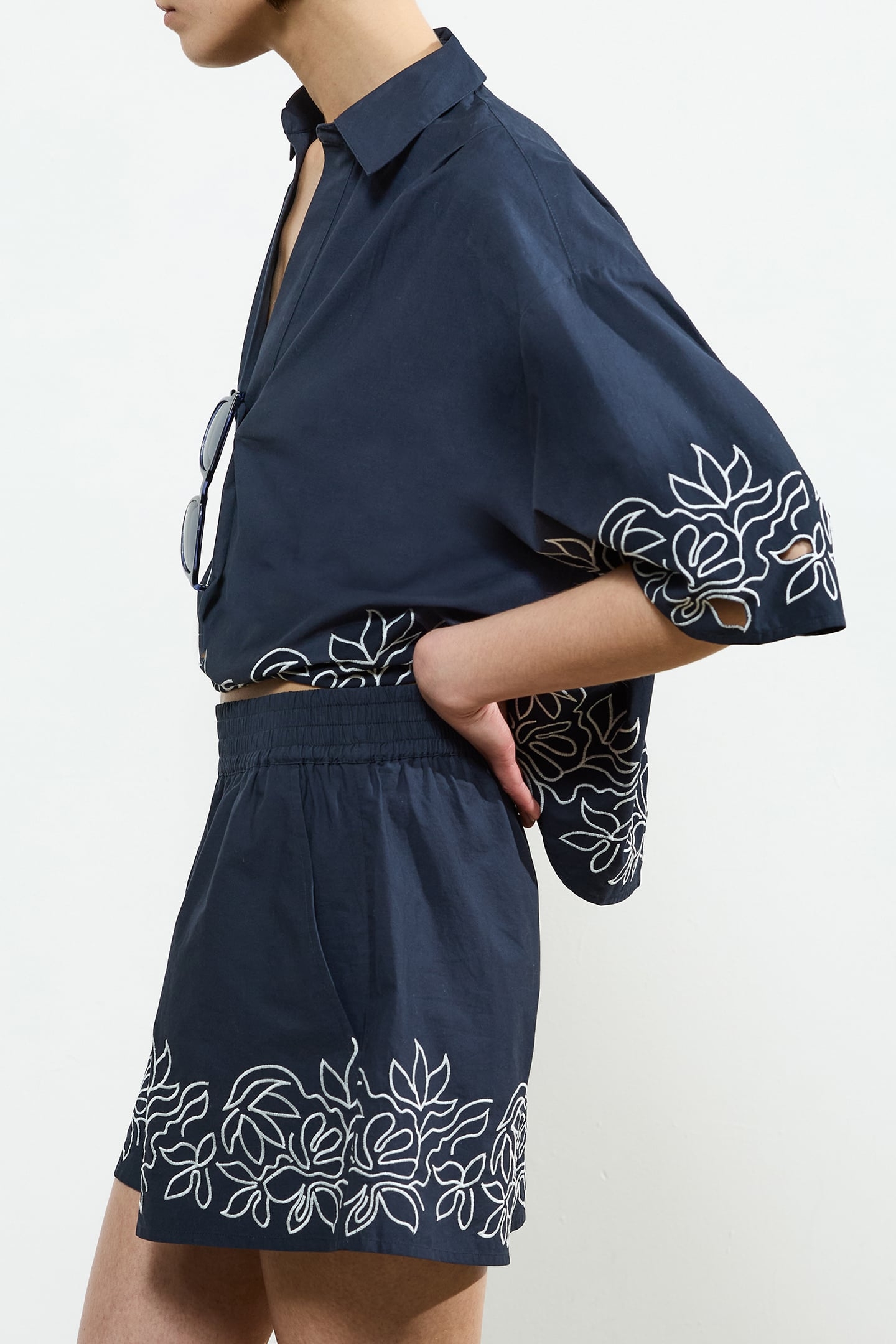 ALISSA COTTON POPOVER NAVY/WHITE 4