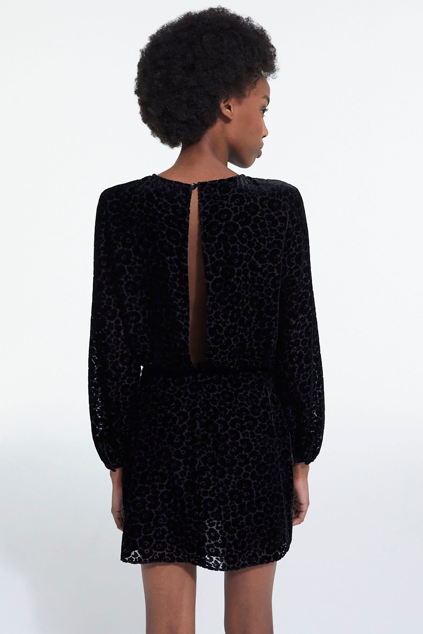 ROBE COURTE DECOLLETE PLONGEANT BLACK 2