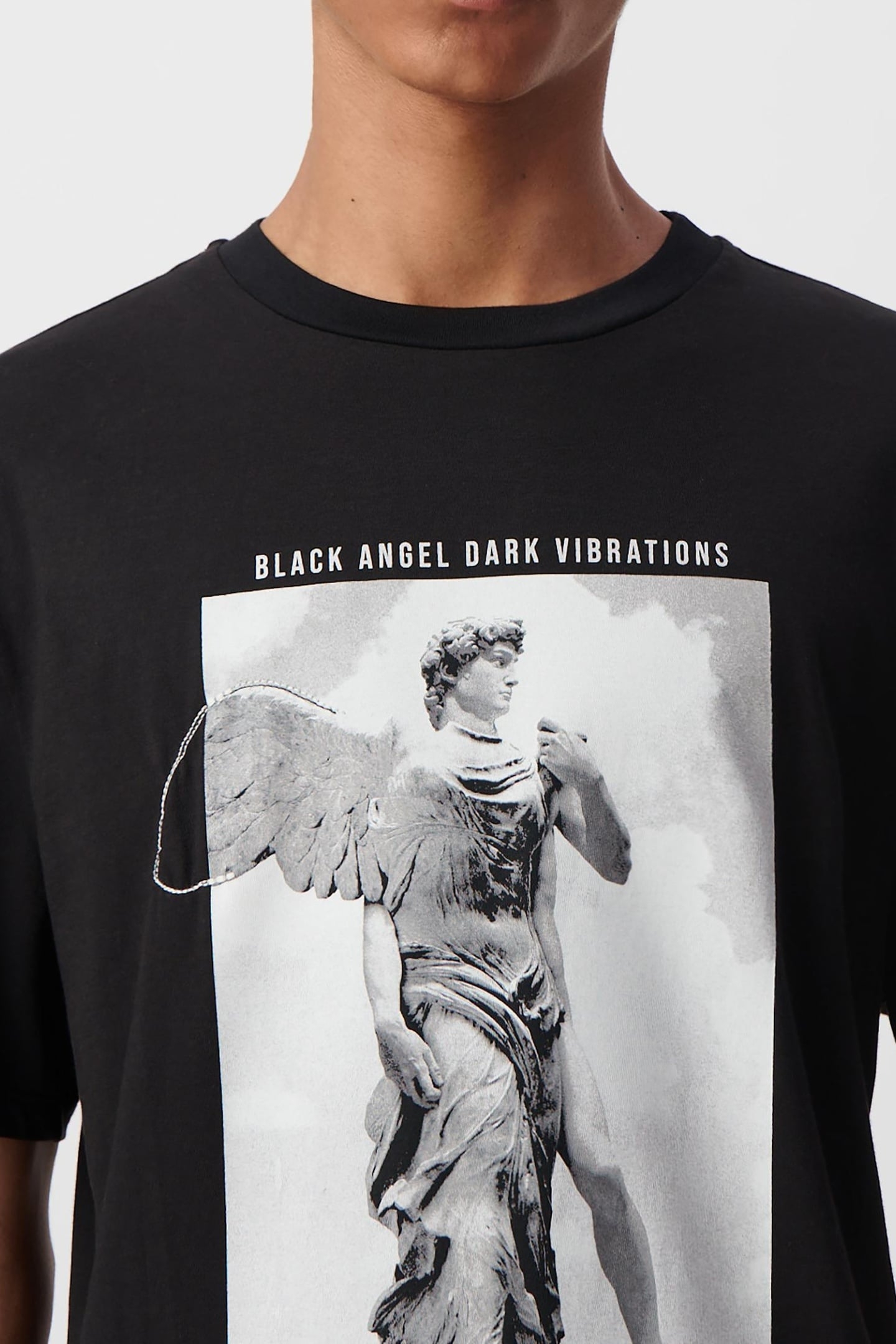 BLACK T-SHIRT WITH STATUE IMAGE AND EMBROIDERY 5