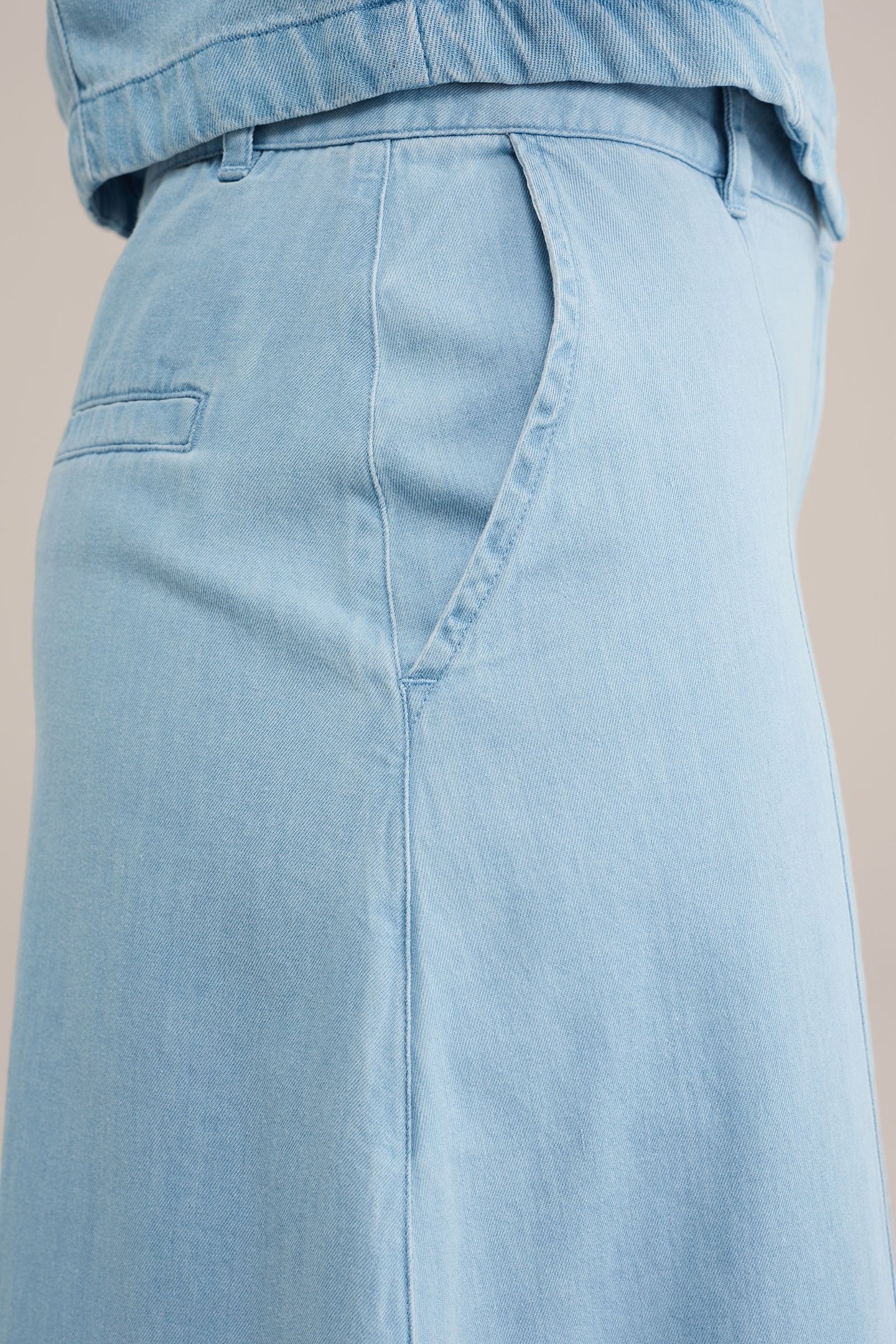 SKIRT MEDIUM LENGTH LIGHT BLUE 7