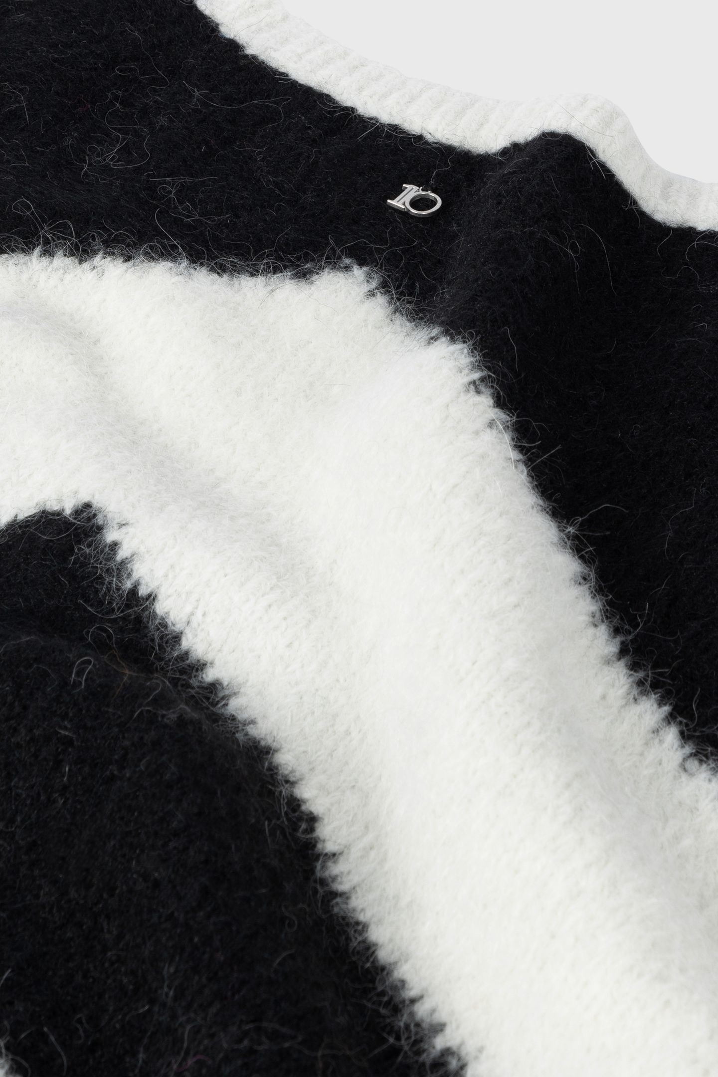 SOFT V-NECK SWEATER STRIPE 3006 5