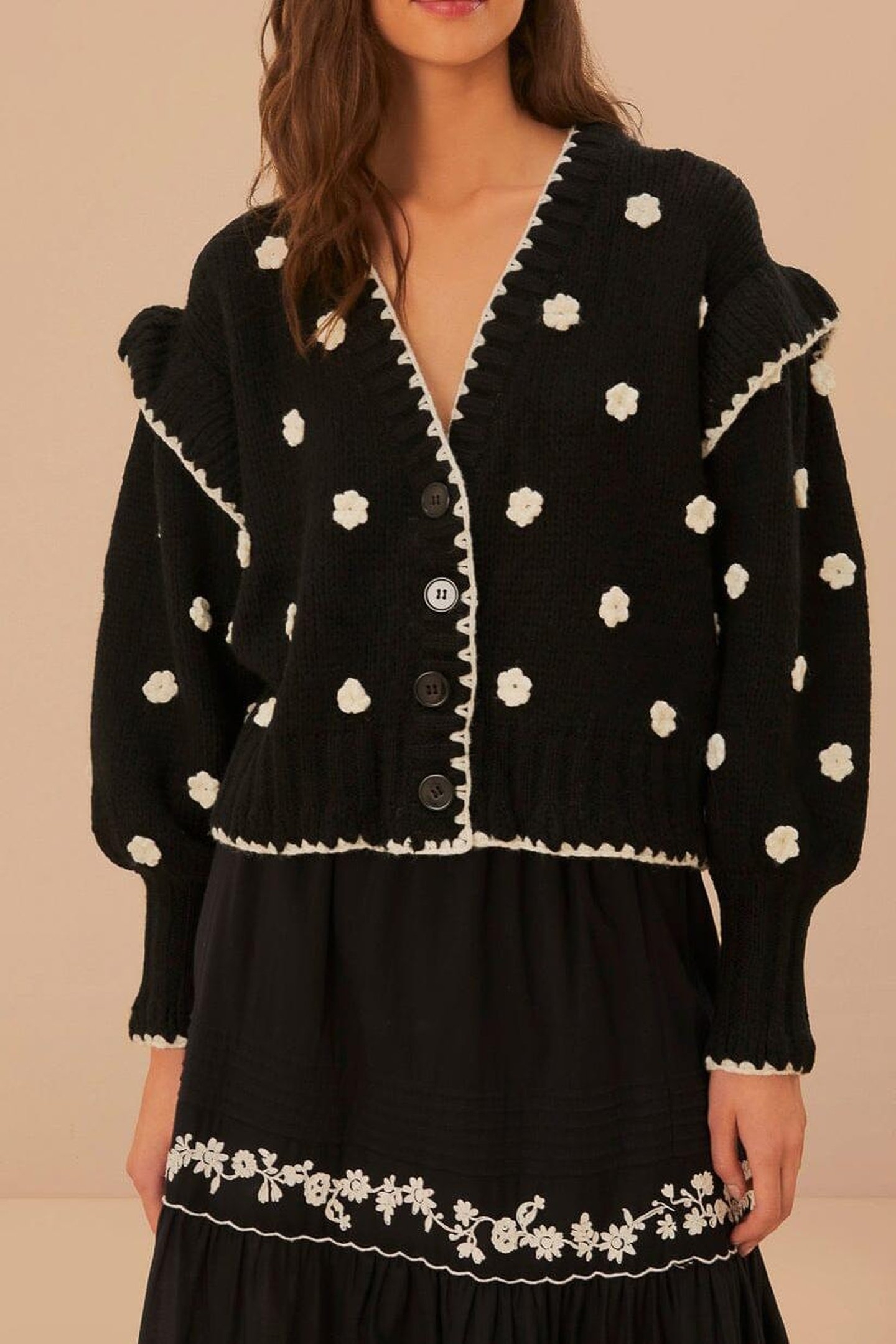 BLACK AND WHITE FLOWERS KNIT CARDIGAN 2
